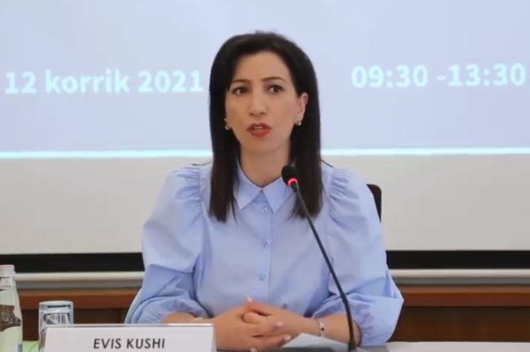 Mbyllja e shkollave/ Kushi: Një nga prindërit të qëndrojë në shtëpi, pa pasoja administrative dhe financiare Mbyllja e shkollave/ Kushi: Një nga prindërit të qëndrojë në shtëpi, pa pasoja administrative dhe financiare