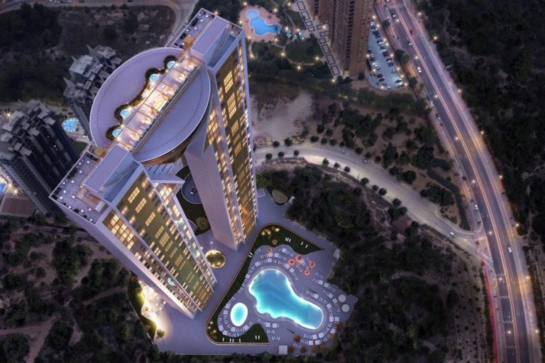 FOTO / Pas 17 vitesh përfundon ndërtesa më e lartë në Europë, aty ku apartamenti më i lirë kushton 275 mijë euro FOTO / Pas 17 vitesh përfundon ndërtesa më e lartë në Europë, aty ku apartamenti më i lirë kushton 275 mijë euro