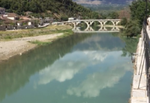 ‘Baba i tre fëmijëve…’ / Detaje të reja nga ngjarja në Berat, flasin miqtë e 45-vjeçarit që u gjet i vdekur në lumin Osum, del shkaku i vdekjes