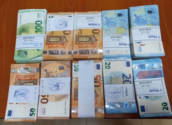 Po ikte nga Shqipëria me një makine plot me para, pranga beratasit