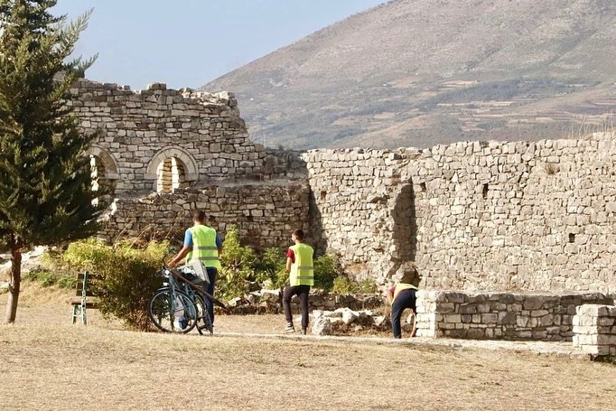Fotogaleri- Berat, aksion për pastrimin e lagjes “Kala”