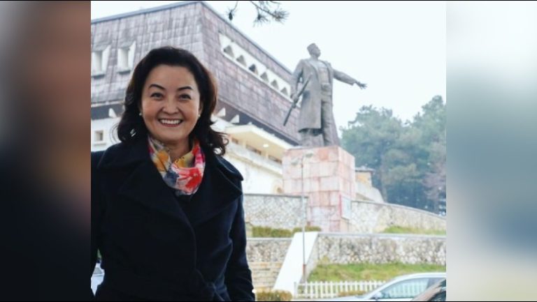 Ambasadorja Yuri Kim kthehet në Tropojë, zbulon premtimin që mbajti