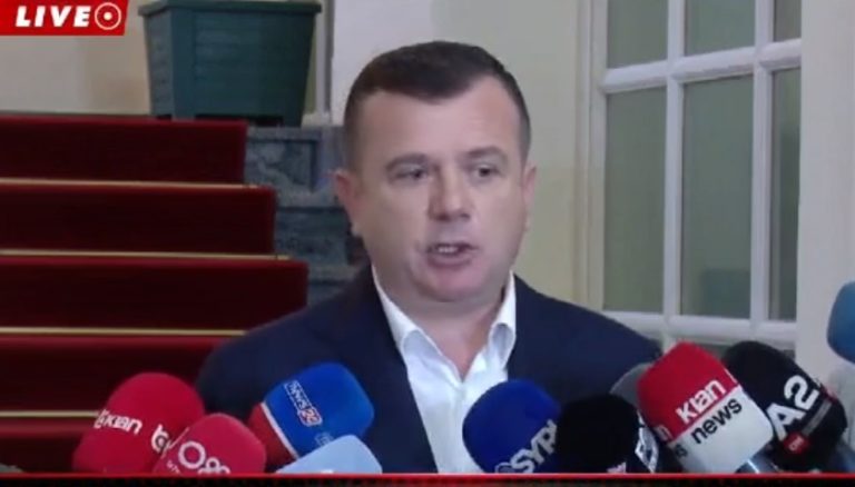 Balla: Kemi dakordësi për të ngritur Komisionin e Posaçëm të Reformës Zgjedhore. Braçe del kundër? “E kam koleg të vjetër, ai ka… Balla: Kemi dakordësi për të ngritur Komisionin e Posaçëm të Reformës Zgjedhore. Braçe del kundër? “E kam koleg të vjetër, ai ka…