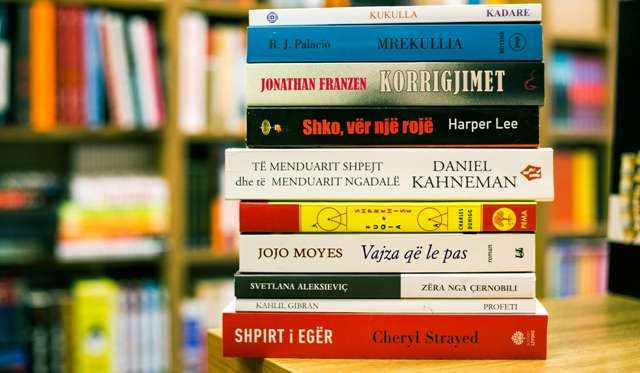 Të sjellësh në shqip autorët e huaj/ Përkthyesit dhe botuesit tregojnë vështirësitë