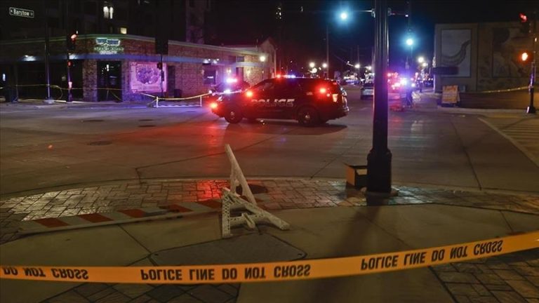 SHBA, 5 të vdekur dhe dhjetëra të plagosur pasi një automjet hyri në mesin e turmës në Wisconsin