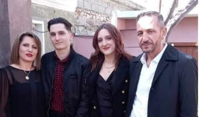 I vdiq nëna, babai dhe motra gjatë rrugës për Shqipëri, flet për herë të parë 17 vjeçari i mbijetuar I vdiq nëna, babai dhe motra gjatë rrugës për Shqipëri, flet për herë të parë 17 vjeçari i mbijetuar