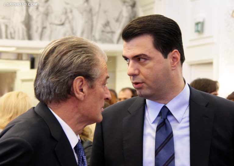 Operacioni “fshesa” kundër Berishës në PD, çfarë thotë “neni 27” i statutit dhe paralajmërimi i Bashës! Operacioni “fshesa” kundër Berishës në PD, çfarë thotë “neni 27” i statutit dhe paralajmërimi i Bashës!