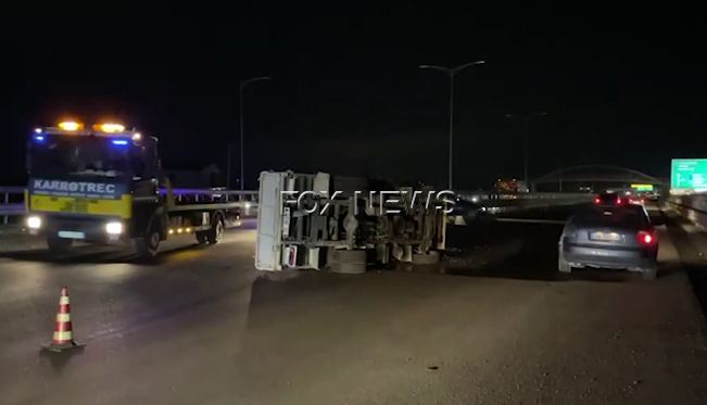 Benzi përplaset me kamionçinën në Lezhë, një i plagosur rëndë, pamje nga vendngjarja (VIDEO) Benzi përplaset me kamionçinën në Lezhë, një i plagosur rëndë, pamje nga vendngjarja (VIDEO)