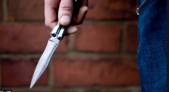 E goditi me thikë një burrë dhe i ‘shkatërroi’ makinën, vihet në pranga 53-vjeçari në Berat (DETAJET)