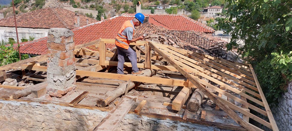 Berat, restaurohet banesa Gjikdhima monument kulture