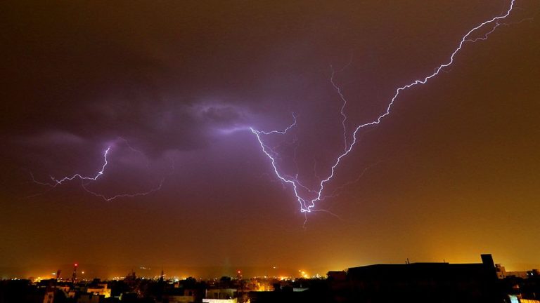 Rrufe, shi, reshje bore dhe ulje temperaturash/ Ja si do të jetë moti gjat javës Rrufe, shi, reshje bore dhe ulje temperaturash/ Ja si do të jetë moti gjat javës