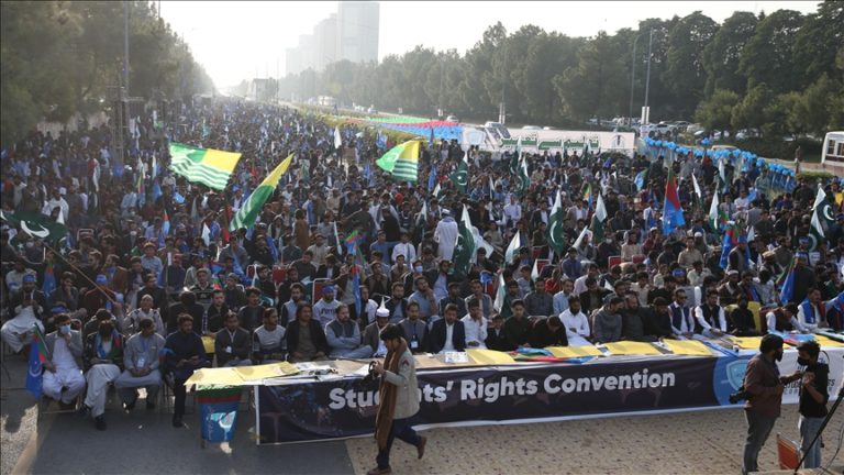 Pakistan, rreth 10 mijë studentë protestojnë për përmirësimin e kushteve të arsimit