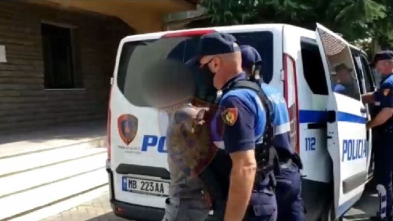 Dhunoi djalin dhe i vuri flakën banesës, arrestohet 50-vjeçari në Tiranë