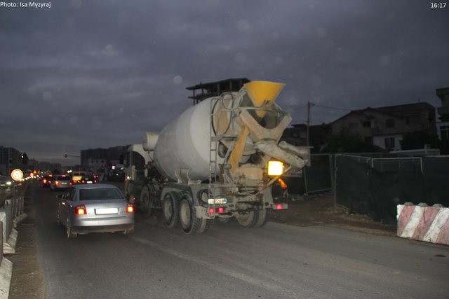 ‘Nuk mund të punojmë natën në objekte të larta’, shoqata e ndërtuesve letër Bledi Çuçit: Lejoni qarkullimin e betoniereve gjatë ditës