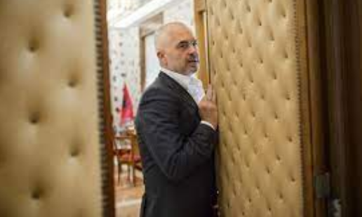 Pas mbledhjes me drejtuesit e qarqeve, Rama mbërrin në “Vilën 30”, cilën ministre ka takuar dhe çfarë po diskutohet Pas mbledhjes me drejtuesit e qarqeve, Rama mbërrin në “Vilën 30”, cilën ministre ka takuar dhe çfarë po diskutohet