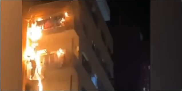 VIDEO/ Zjarr në një pallat në Astir, banorët e shuajnë me mjete rrethanore VIDEO/ Zjarr në një pallat në Astir, banorët e shuajnë me mjete rrethanore