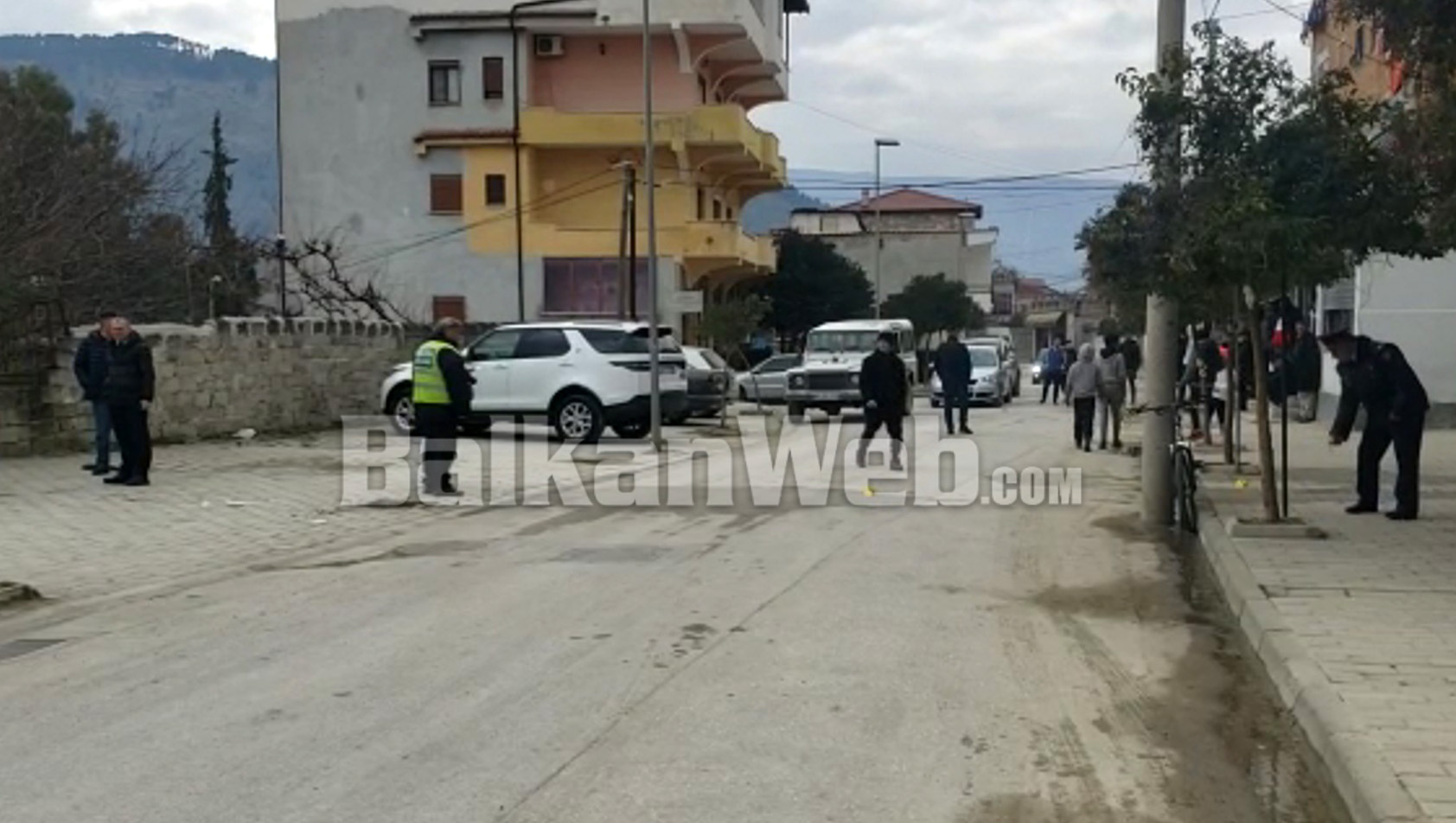 Sherr me thika në Berat, dy persona përfundojnë në spital me plagë të shumta (Emrat-Video)