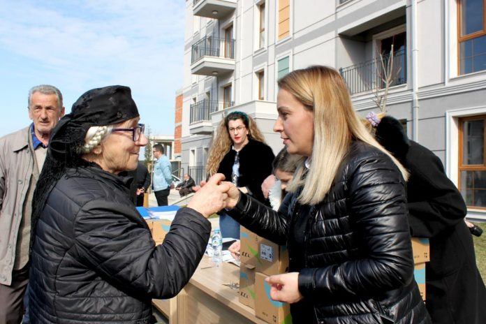 Një “nënë Lizë” në Laç, te shtëpitë e turqve