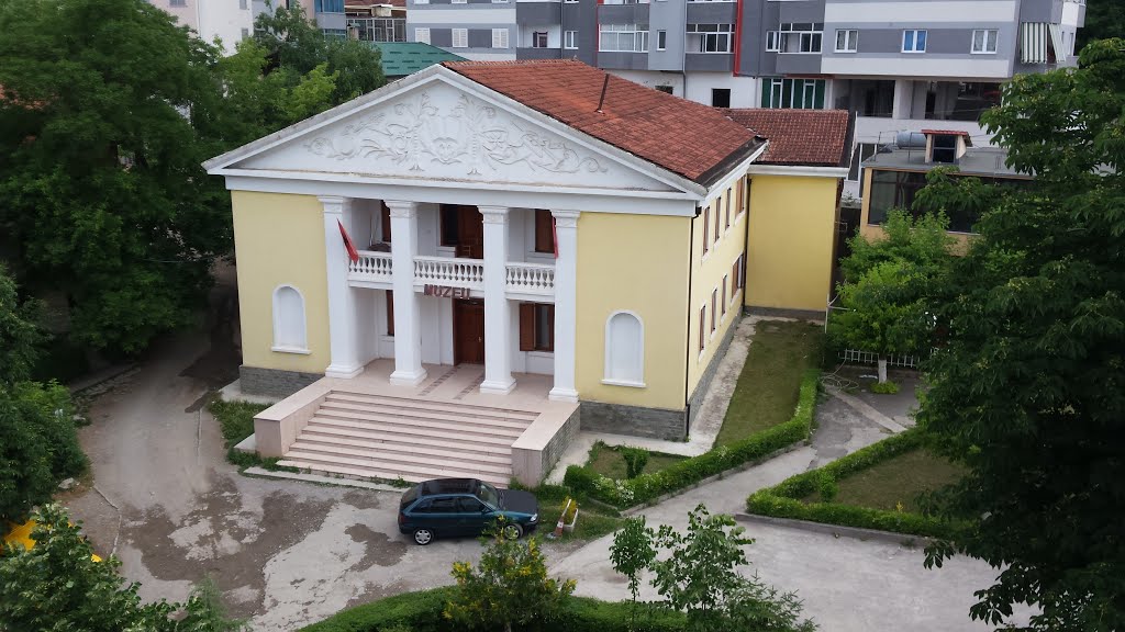Teatri i bombarduar ukrainas gjendet dhe në Shqipëri