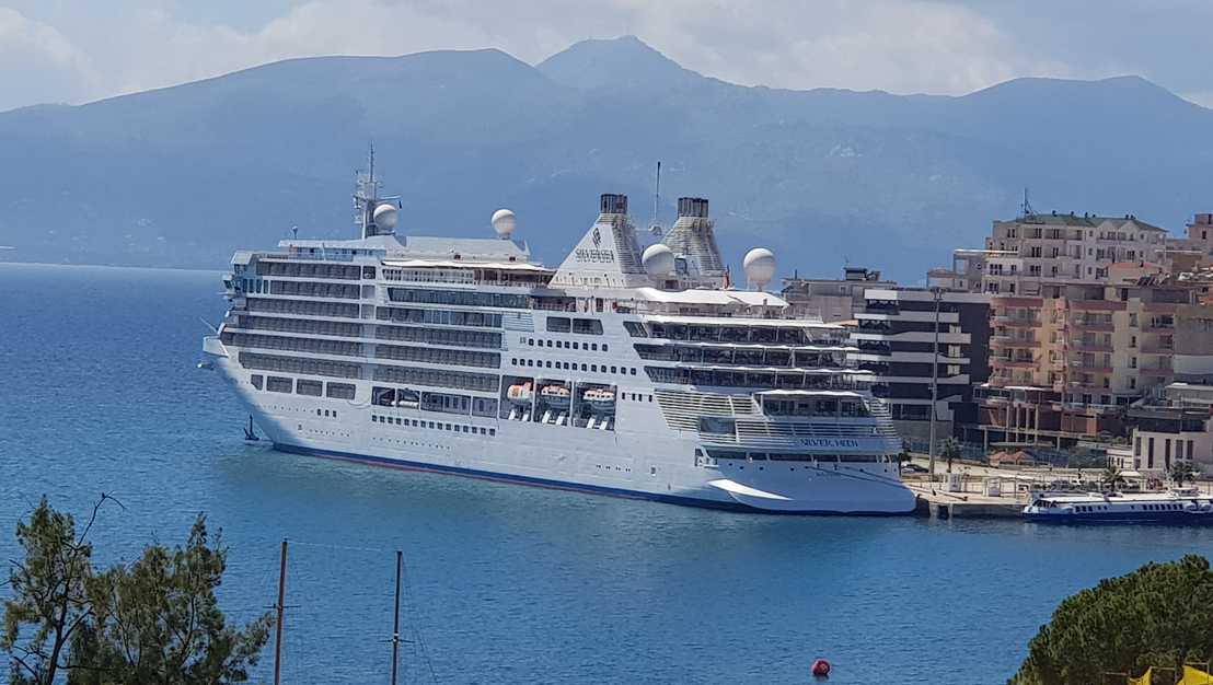 Dallëndyshja e parë turistike e kësaj pranvere të ankthshme
