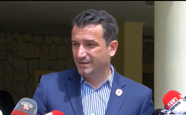 Pashkët, “bashkëlidhet” Xhamia e Madhe me Nënë Terezën