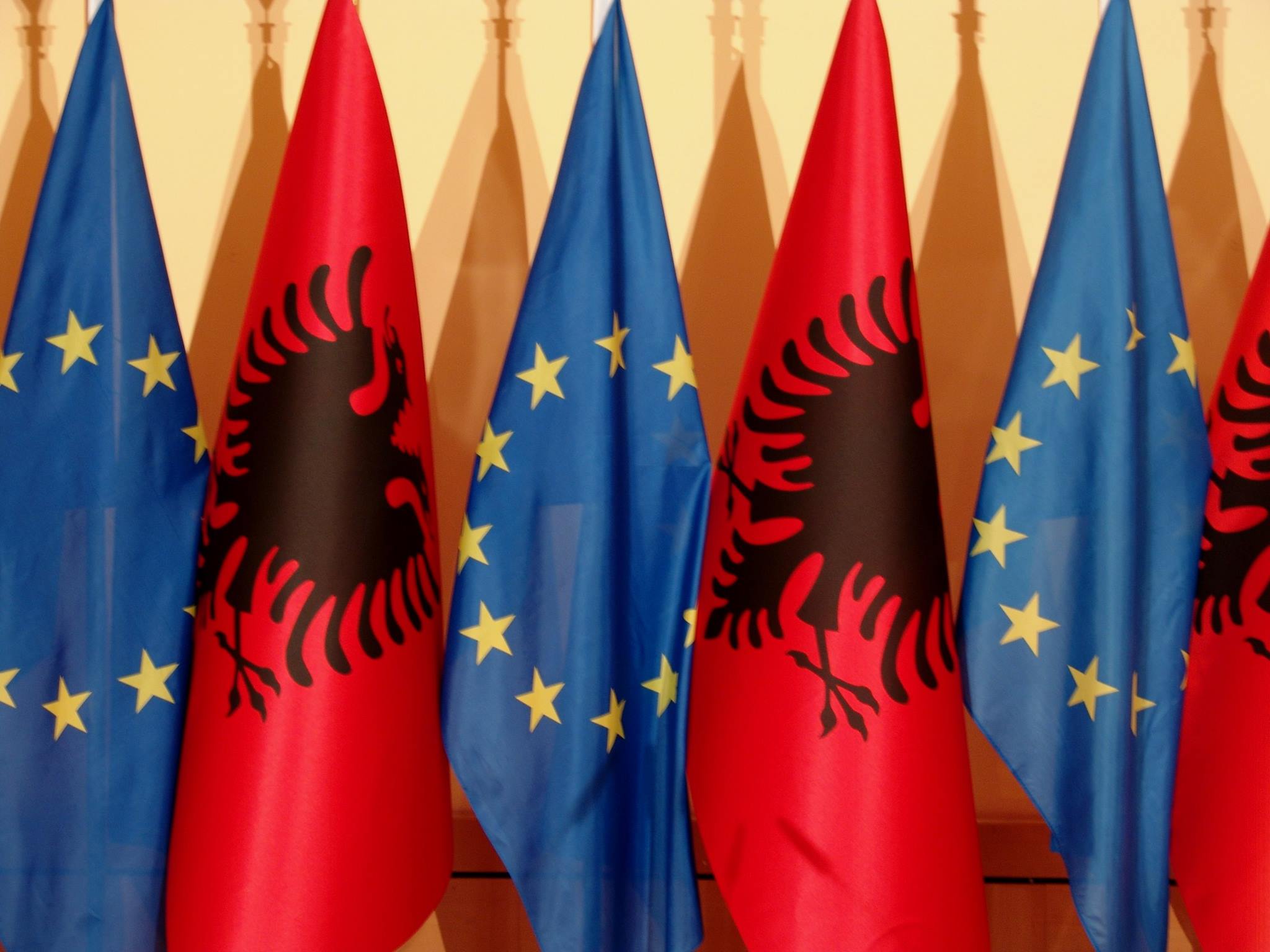 Shqipëria gati për hapjen e negociatave. Hera e parë që tri institucionet në Parlamentin Europian ndezin “dritën jeshile”