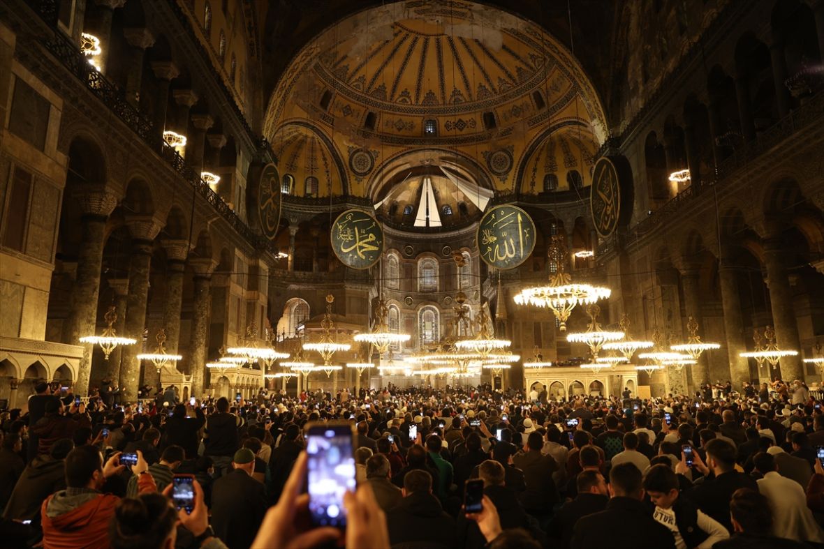Teravitë në “Hagia Sophia” pas 88 vitesh