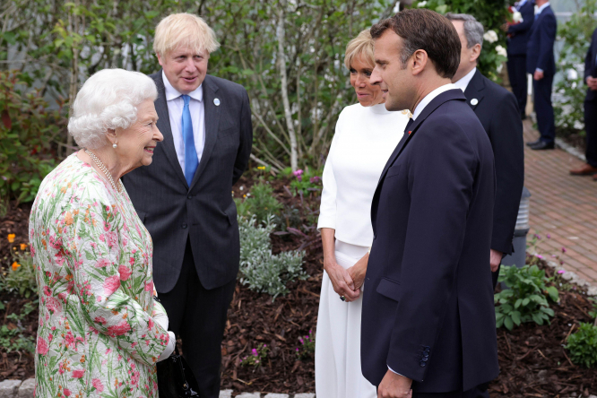 Një dhuratë e pazakontë e Macron për Mbretëreshën Elizabeth