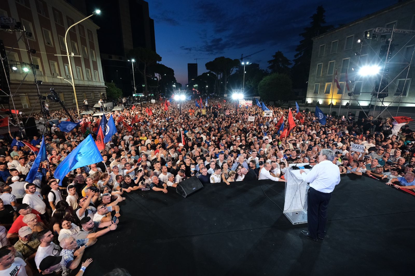 Berisha mbyll protestën/ Thirrje BE-së: Hapni negociatat, shqiptarët do t’i thonë “Jo” Ballkanit të Hapur