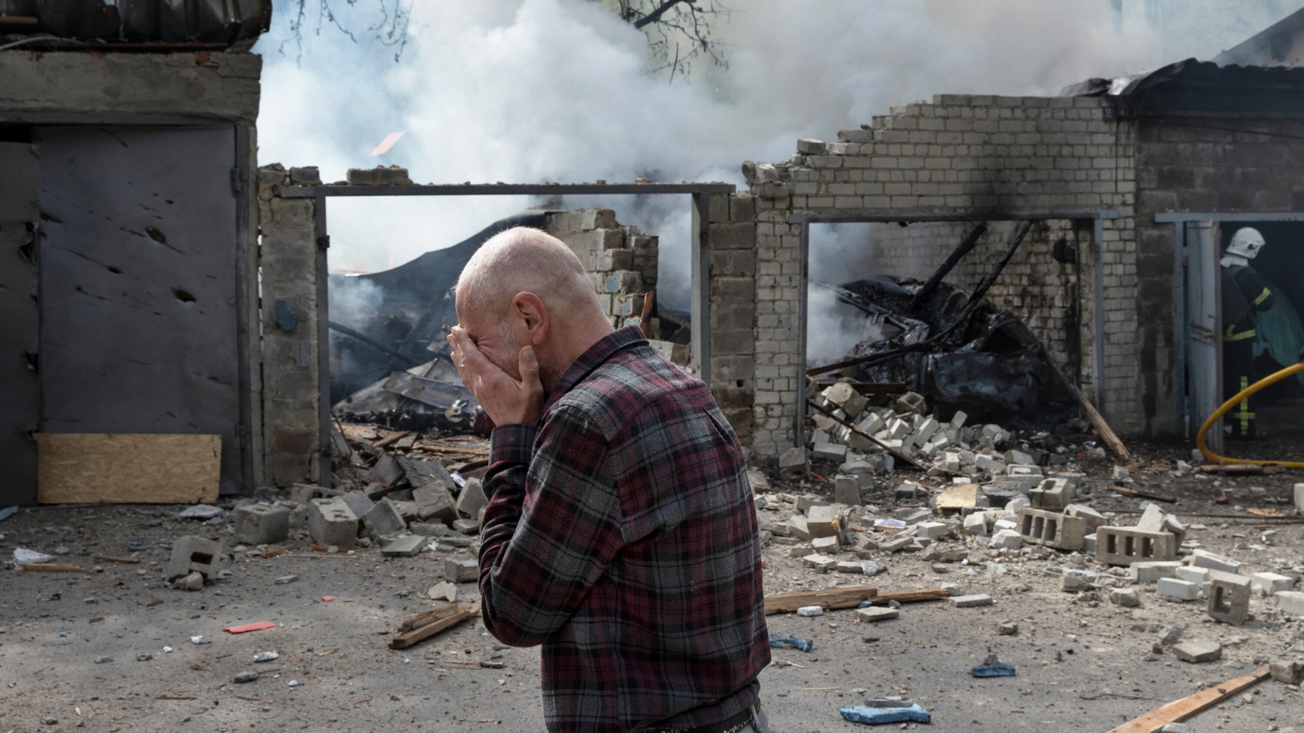 Rusia e pamëshirshme, bombardon me raketa civilët; Zelensky: Do ta paguani shtrenjtë