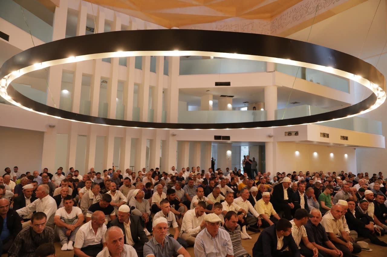 Elbasan, falja e namazit të Kurban Bajramit bëhet në xhaminë e re të Ballies