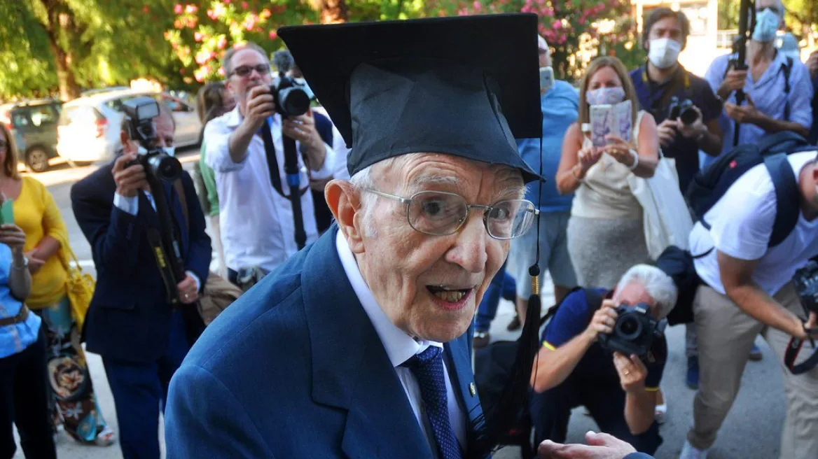 Itali: Maturanti më i vjetër, edhe master në moshën 98-vjeçare!