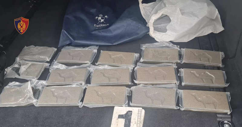 15 drogë në formë çokollate në autobuzin e linjës Tiranë-Tropojë