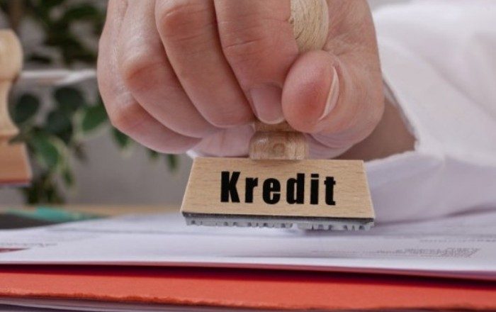 Kredi më të shtrenjta për qytetarët/ Ekspertët: Rritrja e normës bazë do ndikojë edhe te borxhi