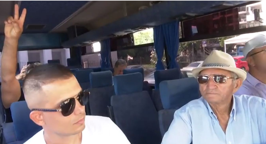 Publikohet video: Shkodra braktisi Berishën, autobusi po vjen bosh në Tiranë