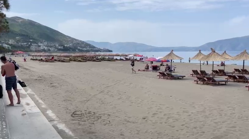 Plazhet në Vlorë pa vrojtues; as privatët dhe as Bashkia nuk marrin masa