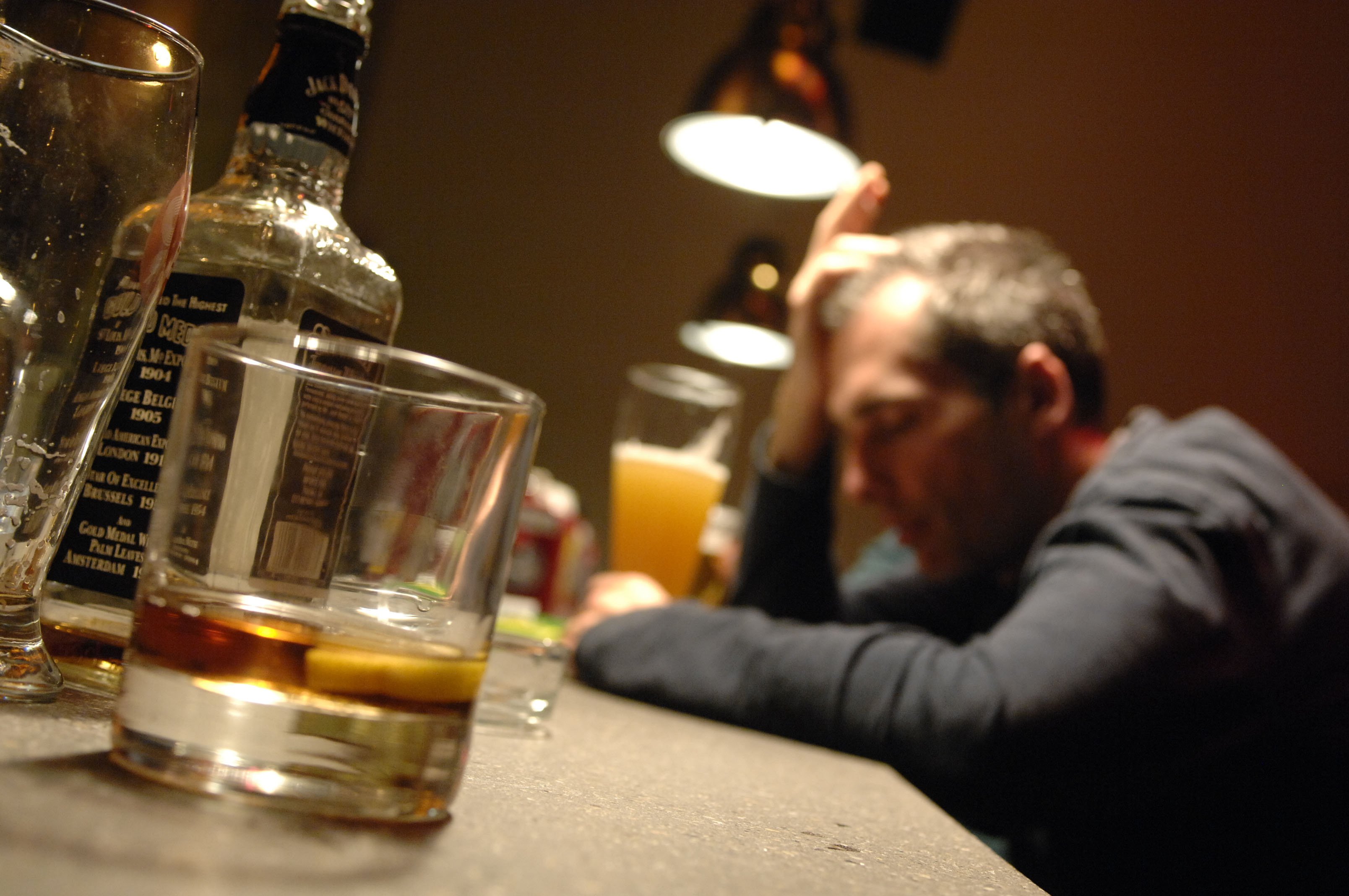 “Të ulet me 10 % konsumi i alkoolit”/ Shuperka: OBSH propozon rritjen e çmimit