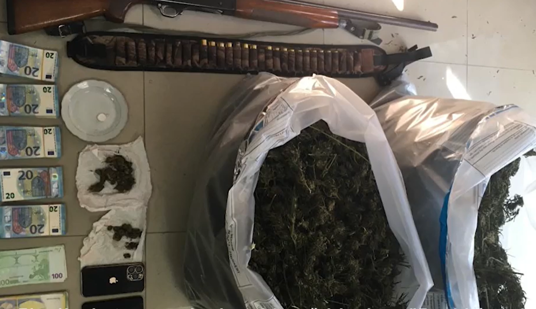 Lokal për shitje droge në Fier/ Arrestohen pronari, kamarieri dhe furnizuesi Lokal për shitje droge në Fier/ Arrestohen pronari, kamarieri dhe furnizuesi