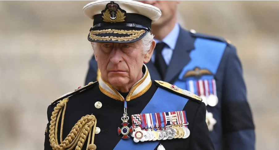 Mbreti Charles III merr rolin e Harry-t në Marinën Mbretërore Mbreti Charles III merr rolin e Harry-t në Marinën Mbretërore