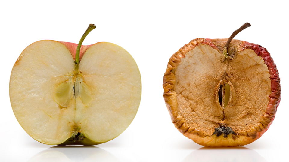 Si të mos na ndryshojnë ngjyrë frutat pas prerjes