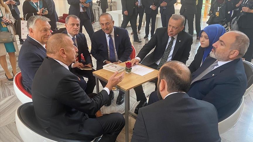 Liderët e Turqisë, Azerbajxhanit dhe Armenisë takohen para samitit të Pragës