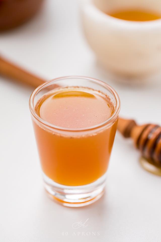 Nga ulja e sheqerit në gjak te humbja e peshës dhe largimi i mykut, njihuni me përfitimet e jashtëzakonshme që merrni nga ky lëng natyral