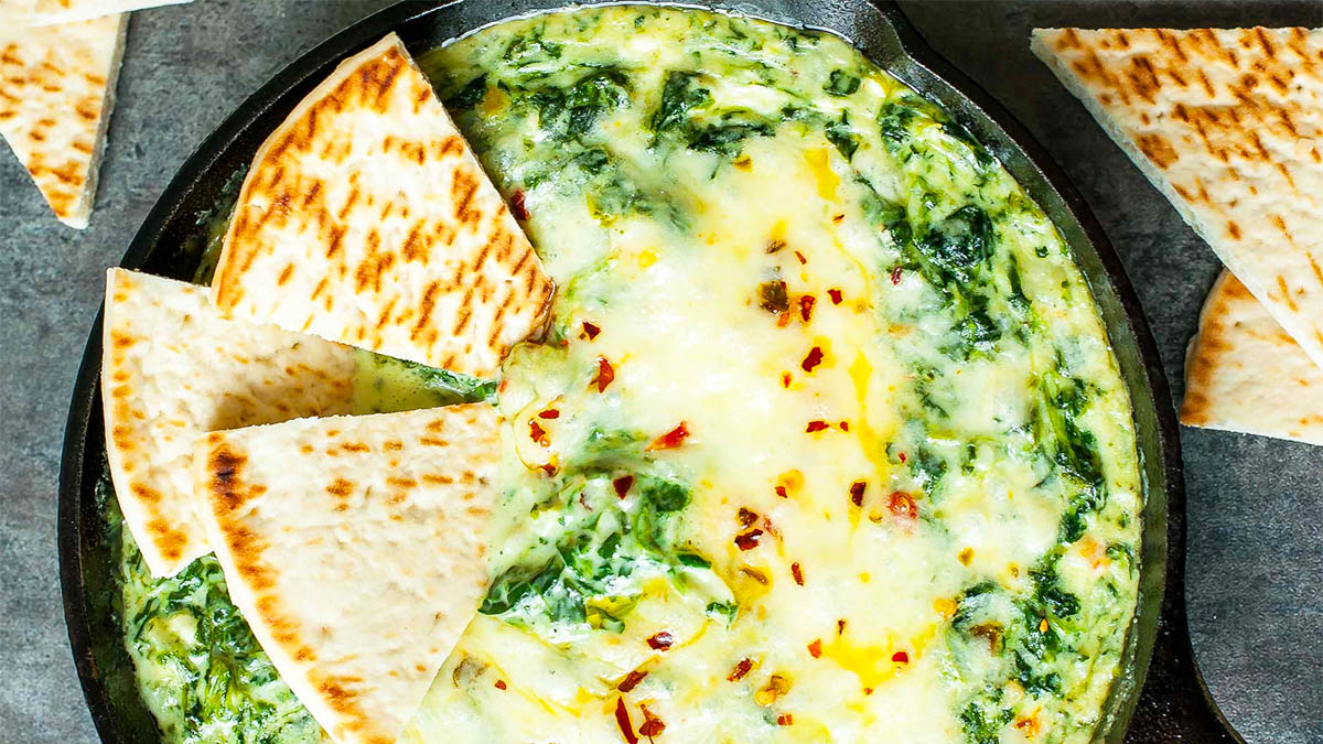 Receta e ditës…Fërgesë me spinaq, gjizë dhe vezë