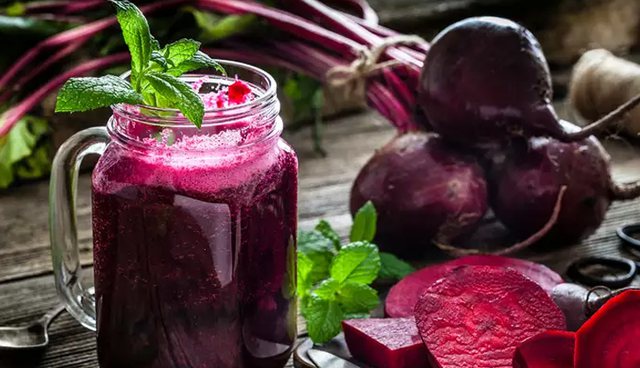 Receta/ Lëngu i panxharit që detoksikon mëlçinë dhe zorrën e trashë