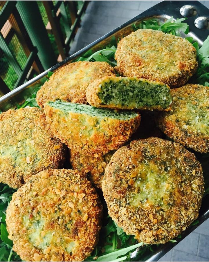 Receta: Qofte me pule dhe spinaq