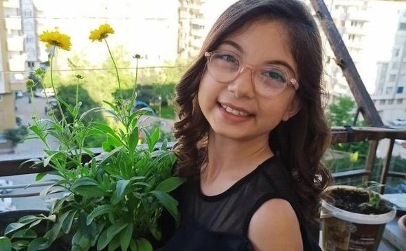 Babai e kërkoi vajzën e tij 26 ditë pas tërmetit, ku e gjeti?