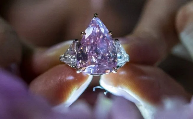 Një diamant i rrallë del në ankand në New York