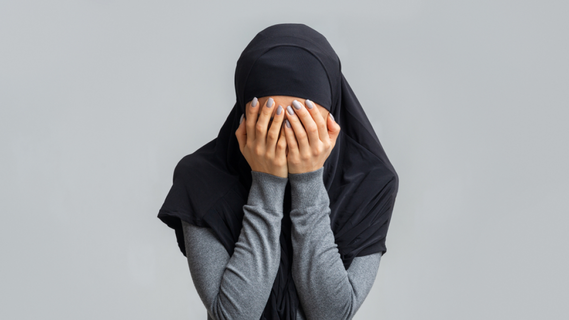 Të jesh greke, e re në moshë, të kalosh në Islam pasi je pagëzuar në kishë…