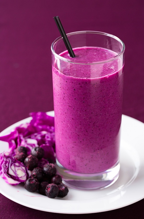 Smoothie e pasdites me lakër të kuqe dhe boronica. Plot me vitamina!
