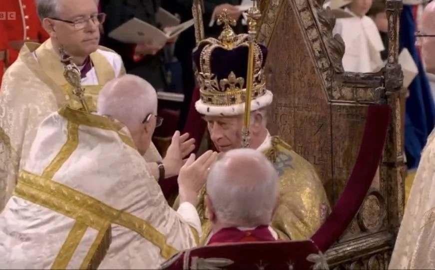 Kurorëzohet Charles III